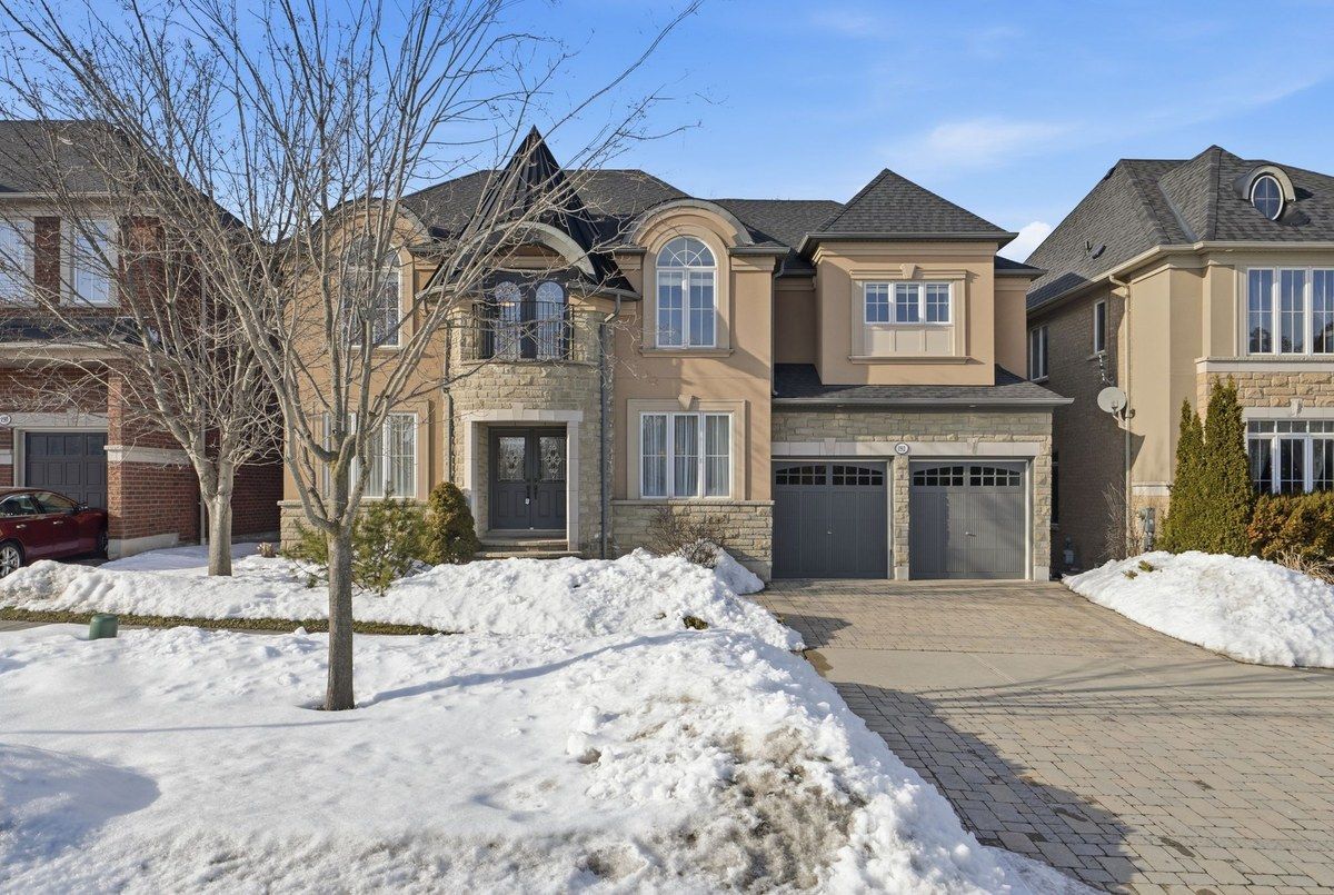 192 Williamson Drive E two-storey detached home in Ajax