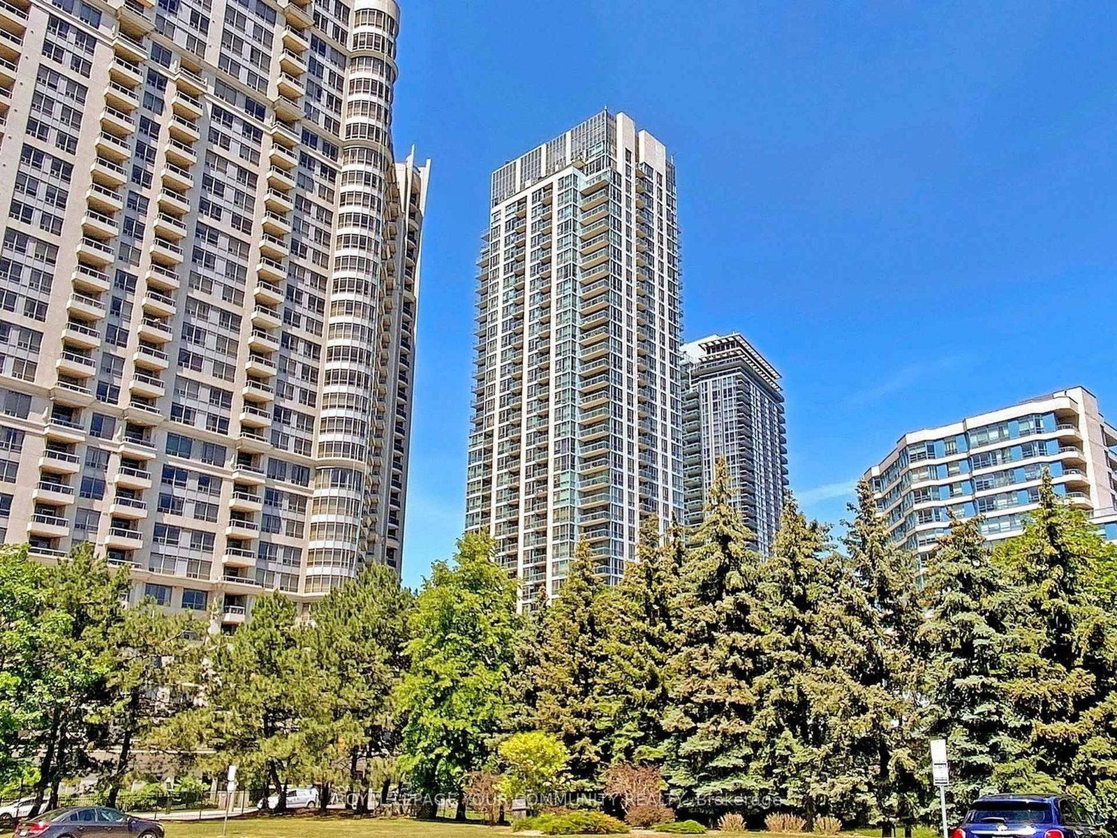 Two-level loft at 225 Webb Drive, Suite 307 in Mississauga