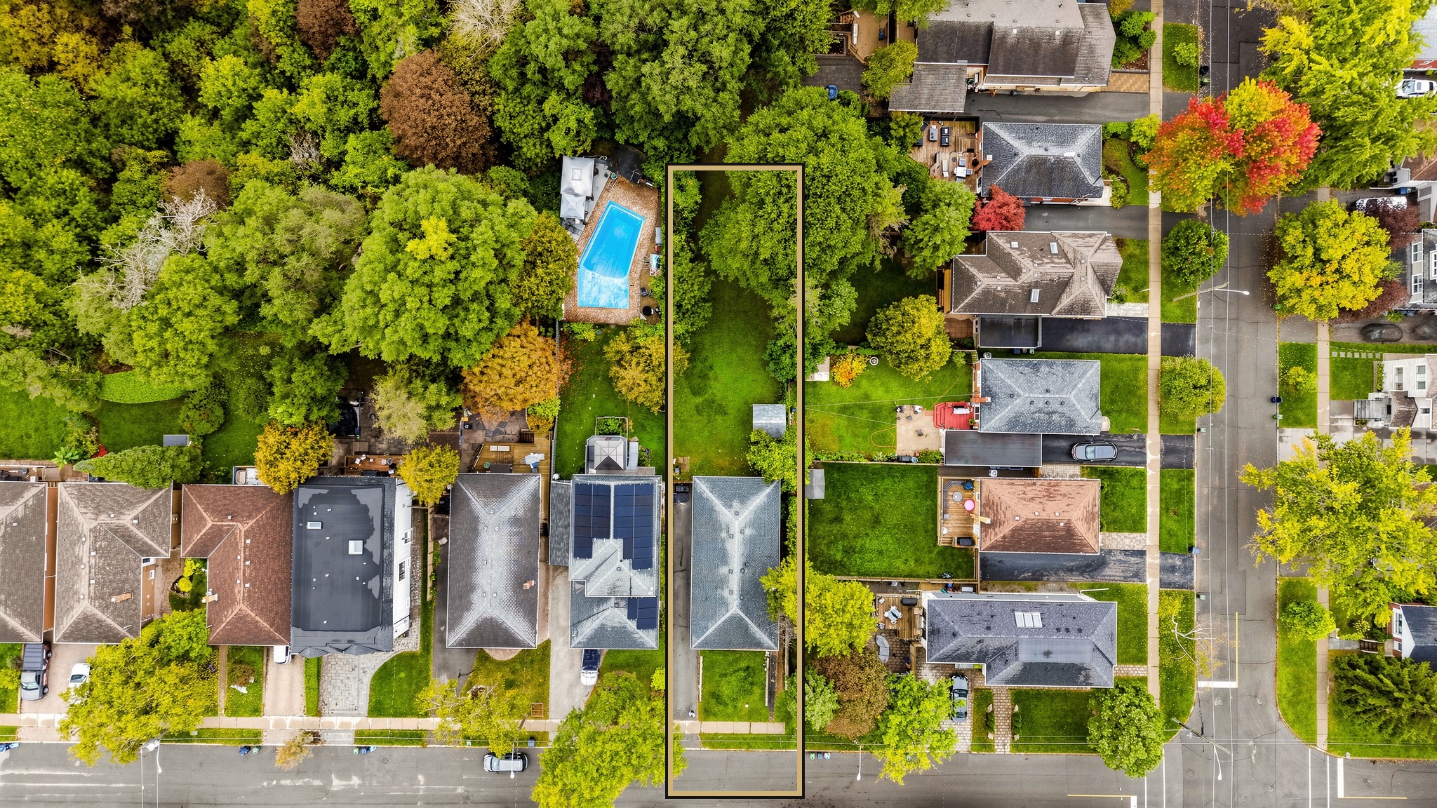 Overhead view of 35 Florens Avenue with the 40 by 290 ft lot outlined