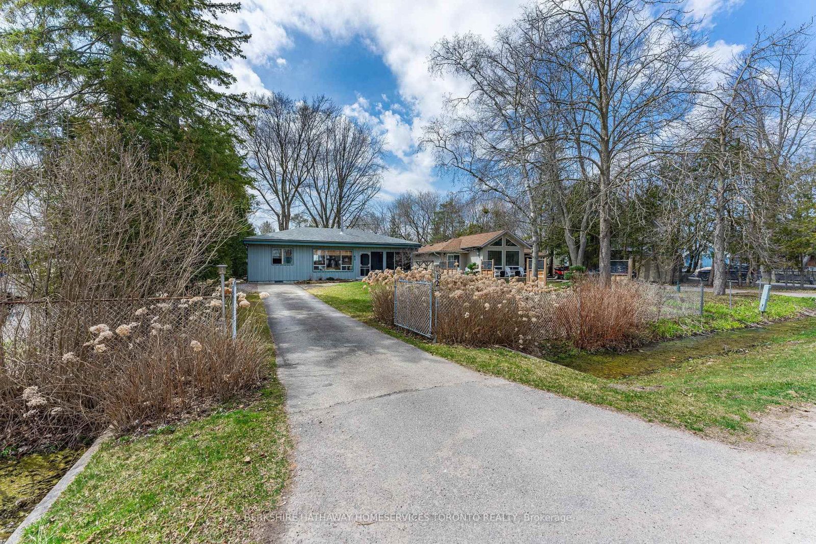Home at 62 Lakeshore Boulevard in Innisfil