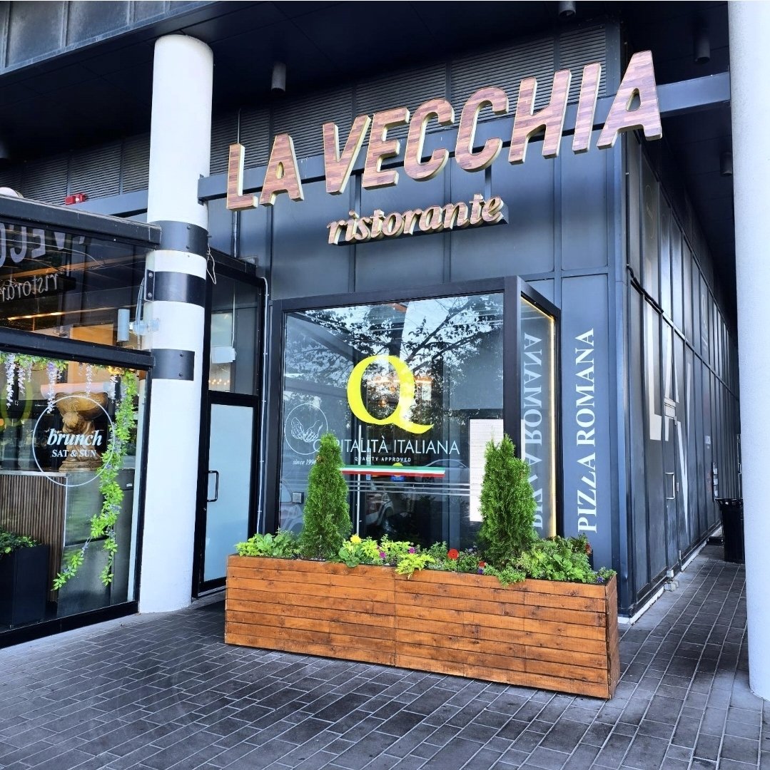 La Vecchia Ristorante entrance on Marine Parade Drive