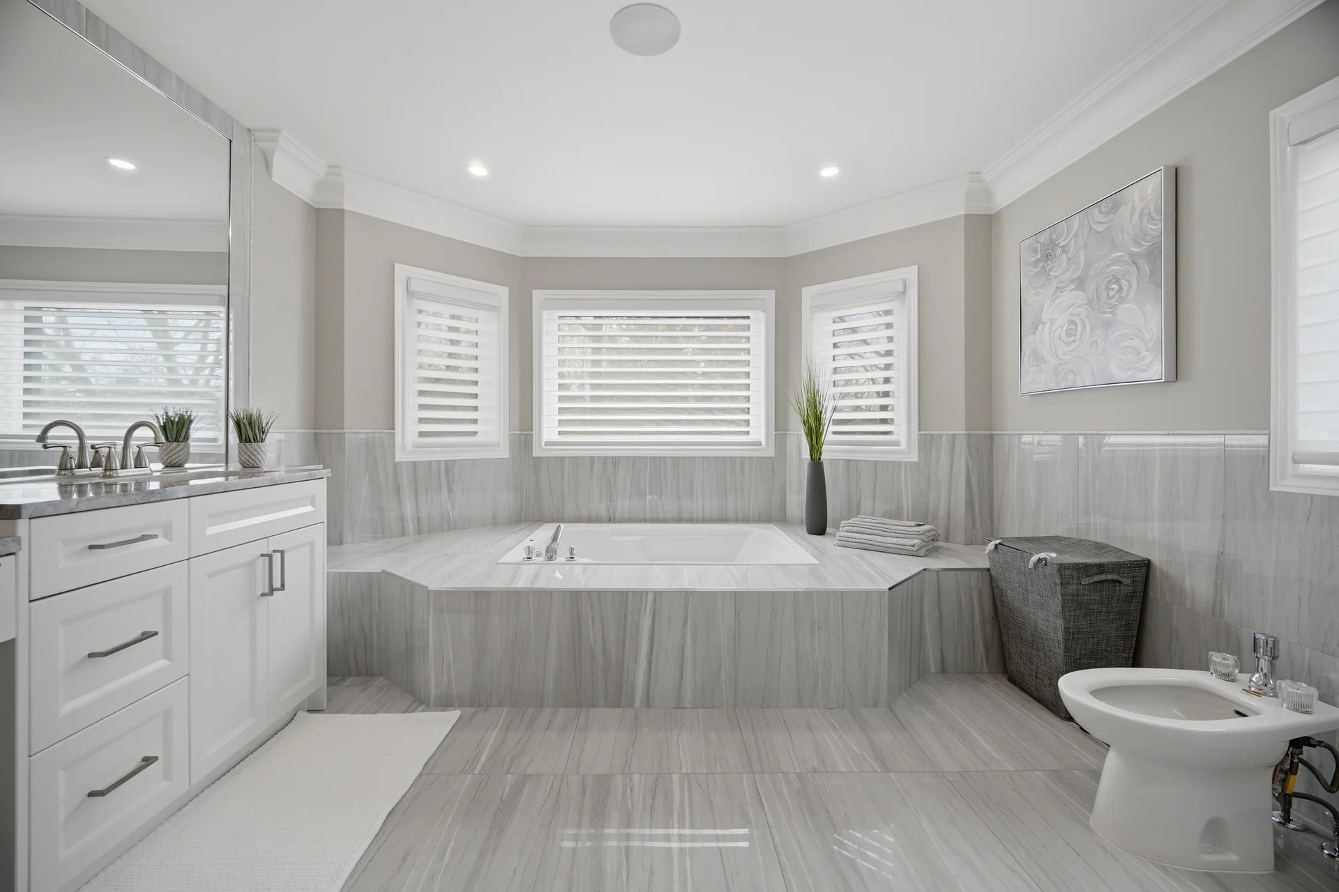 Ensuite bathroom with vanity and soaker tub at 61 Woodland Trail Court, Vaughan