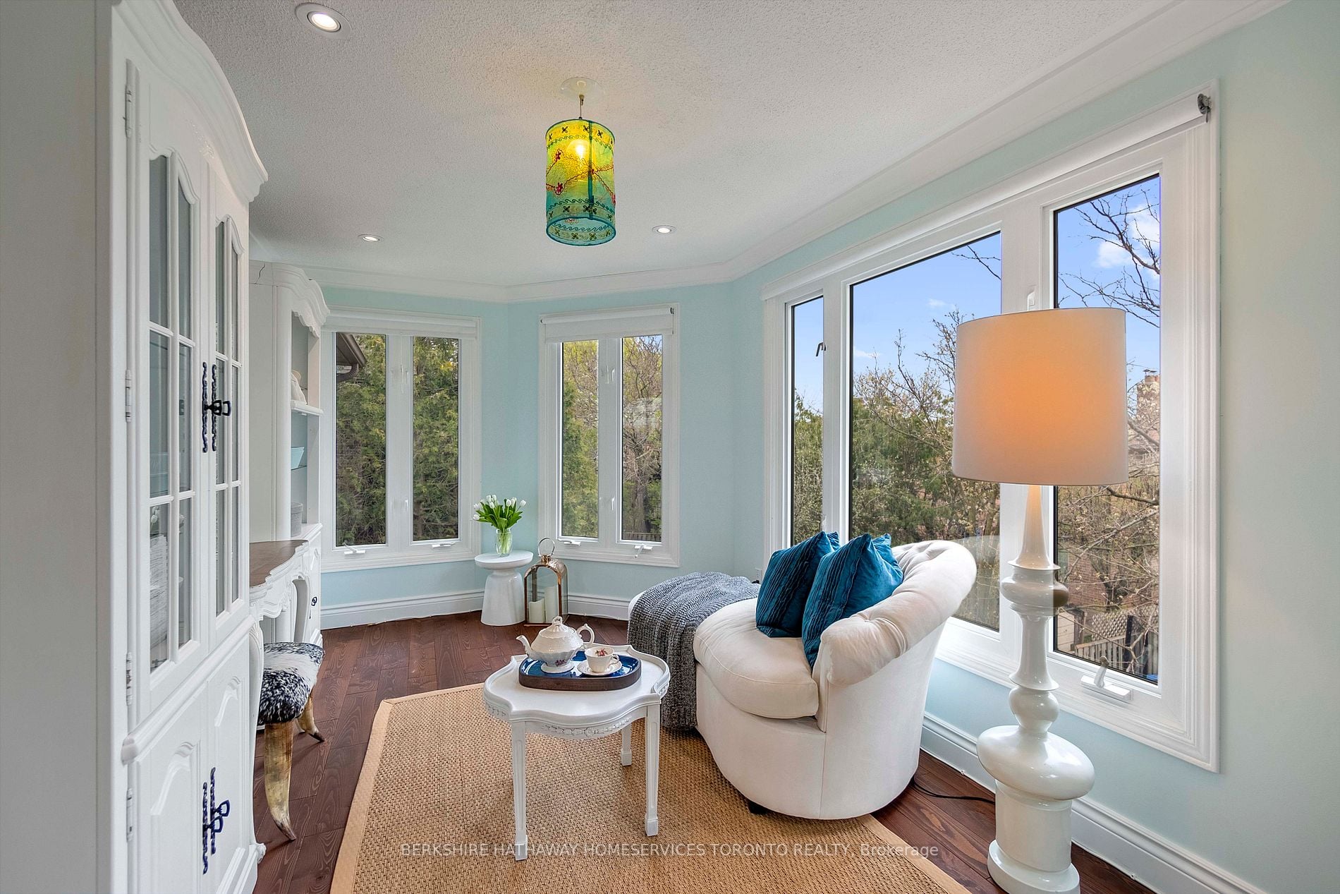 Bright sitting room wrapped in windows